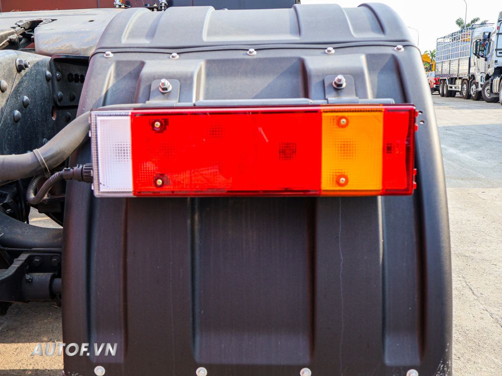 Đầu Kéo Điện Chenglong H5V 400KW